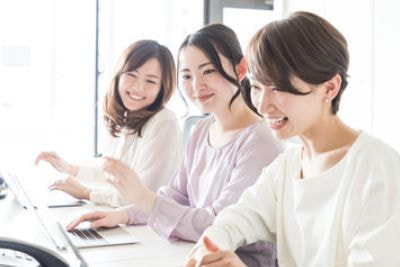 女性スタッフ